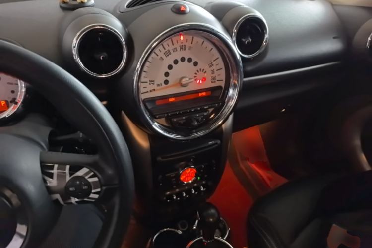 Used MINI Countryman 2011 1.6L COOPER Fun Center Console