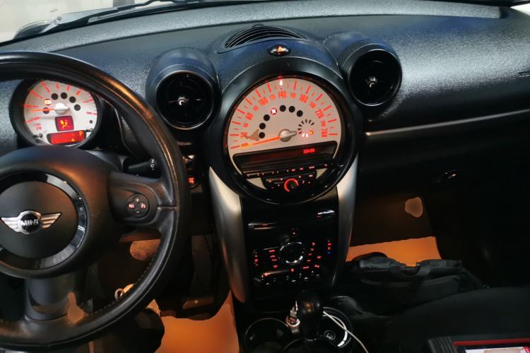 Used MINI Countryman 2011 1.6L COOPER Fun Center Console
