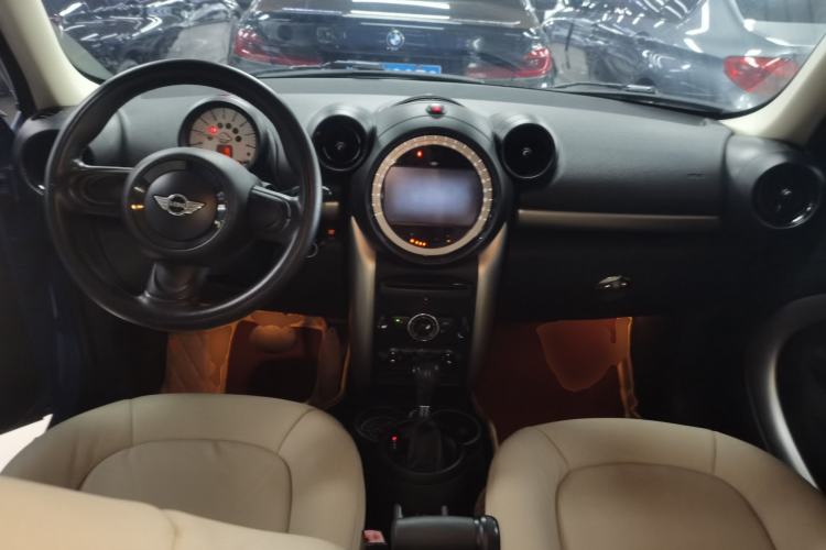 Used MINI Countryman 2011 1.6L ONE Center Console