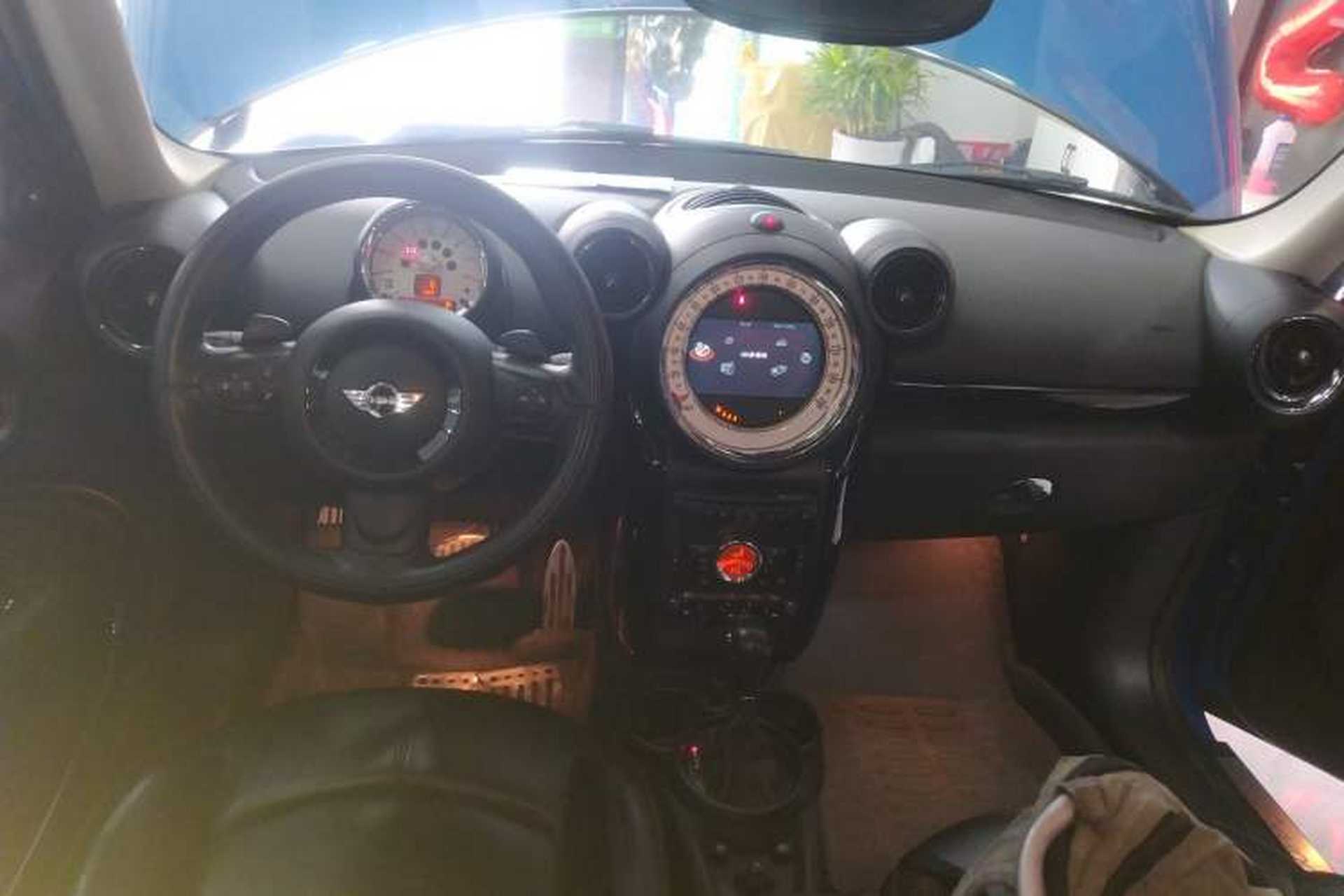Used MINI Countryman 2011 1.6T COOPER S ALL4 5-seater model Center Console
