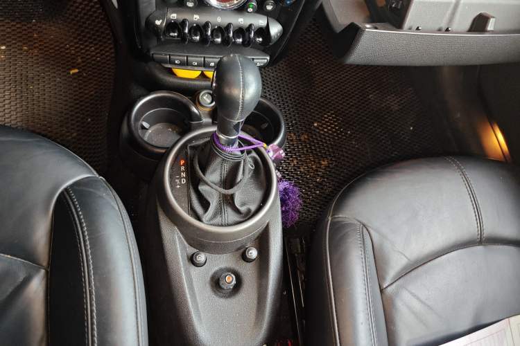 Used MINI Countryman 2011 1.6L COOPER Excitement Gear Lever
