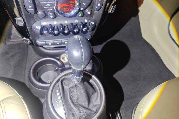 Used MINI Countryman 2011 1.6L COOPER Excitement Gear Lever