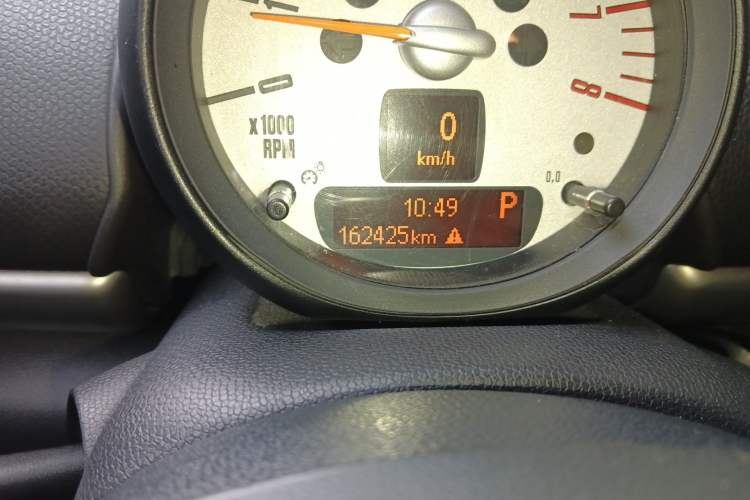 Used MINI Countryman 2011 1.6L COOPER Fun Odometer Close Up
