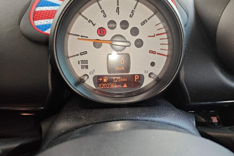Used MINI Countryman 2011 1.6L COOPER Excitement Odometer Close Up