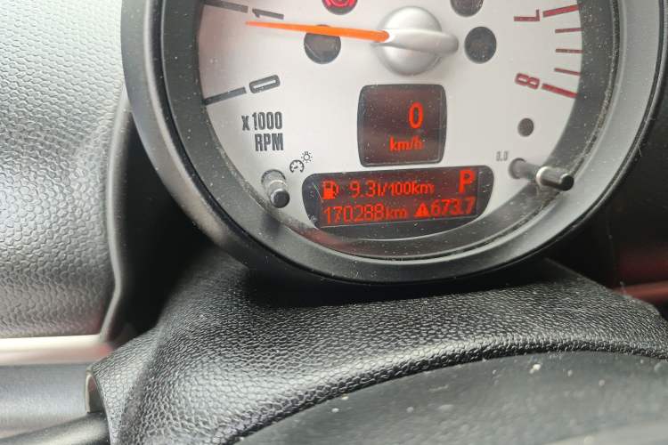 Used MINI Countryman 2011 1.6L ONE Odometer Close Up