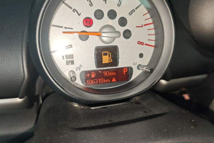 Used MINI Countryman 2011 1.6L COOPER Fun Odometer Close Up