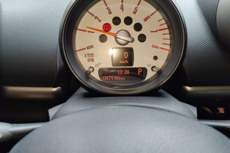 Used MINI Countryman 2011 1.6L COOPER Fun Odometer Close Up