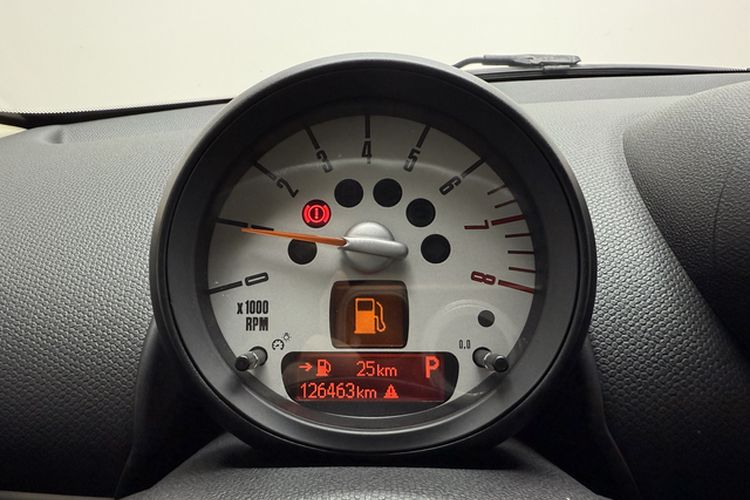 Used MINI Countryman 2011 1.6L ONE Odometer Close Up