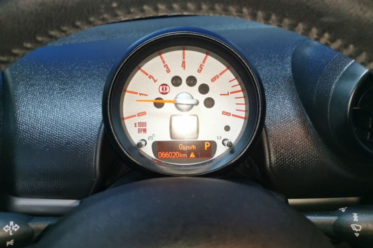 Used MINI Countryman 2011 1.6L COOPER Fun Odometer Close Up