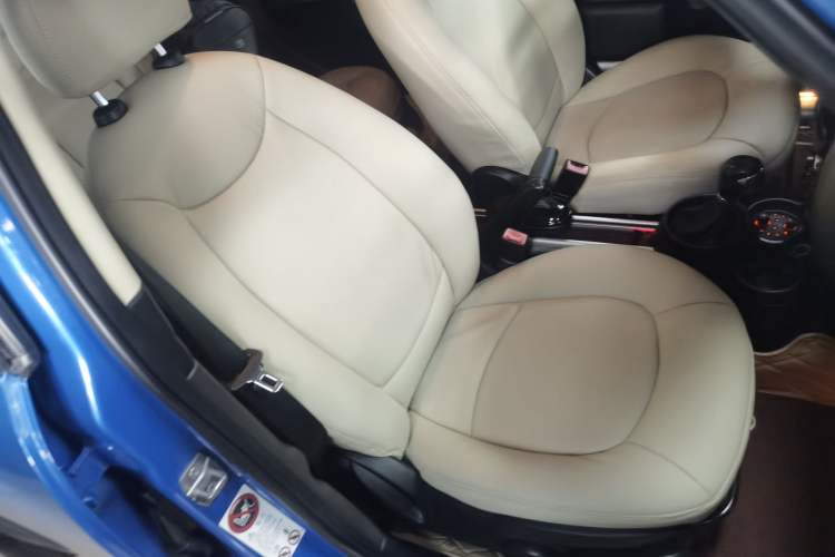 Used MINI Countryman 2011 1.6L ONE Right Front Seat