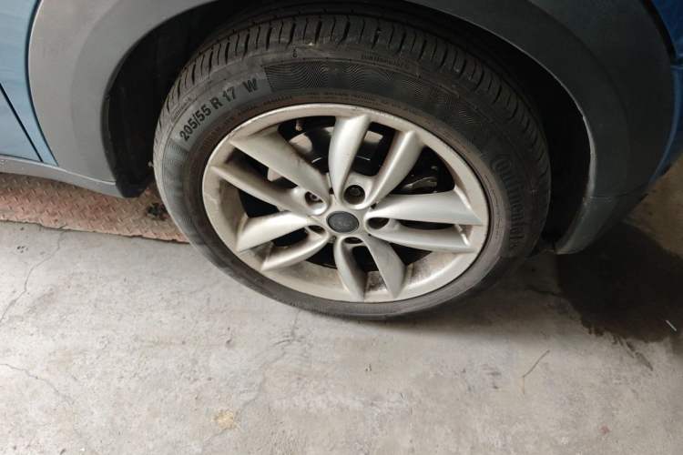 Used MINI Countryman 2011 1.6L COOPER Fun Right Front Wheel Hub