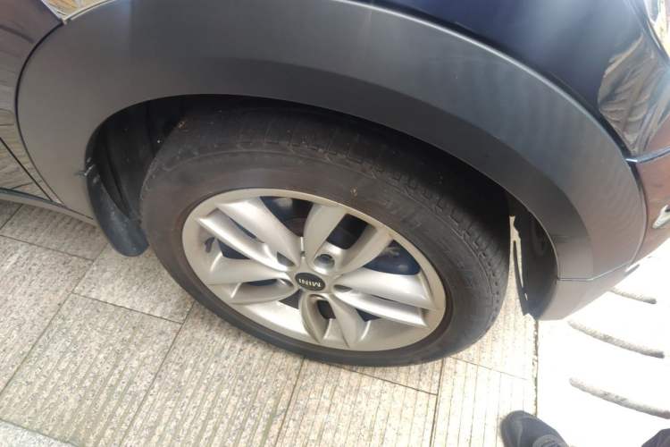 Used MINI Countryman 2011 1.6L COOPER Fun Right Front Wheel Hub