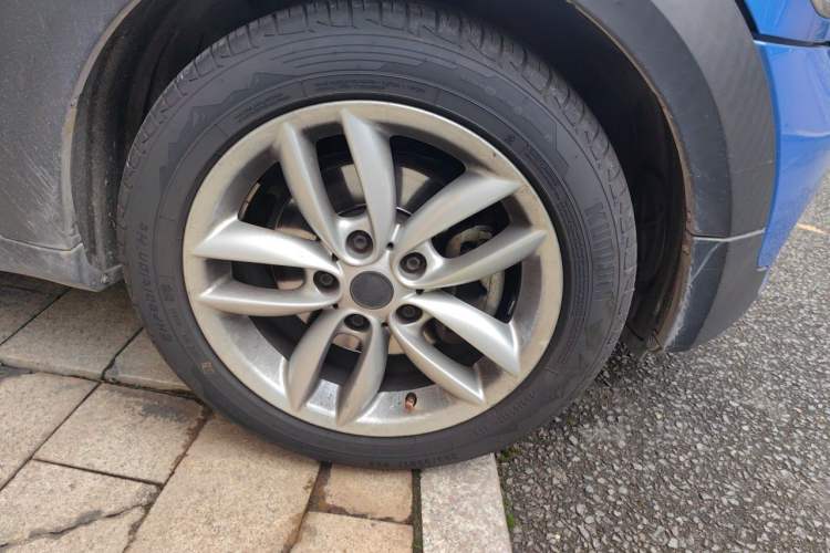 Used MINI Countryman 2011 1.6L COOPER Fun Right Front Wheel Hub
