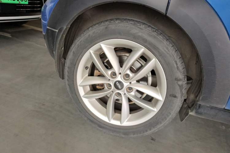 Used MINI Countryman 2011 1.6L COOPER Fun Right Rear Wheel Hub