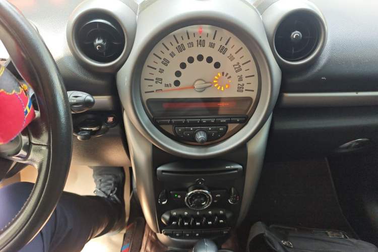 Used MINI Countryman  Audio And AC Panel