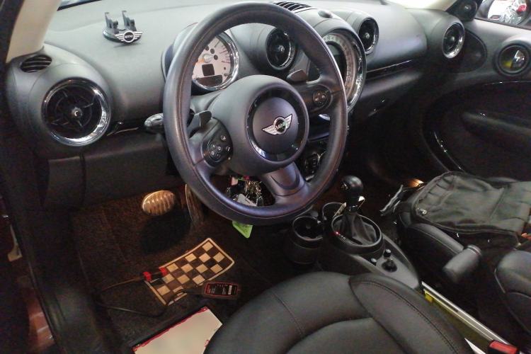 Used MINI Countryman 2011 1.6T COOPER S ALL4 5-seater model Center Console
