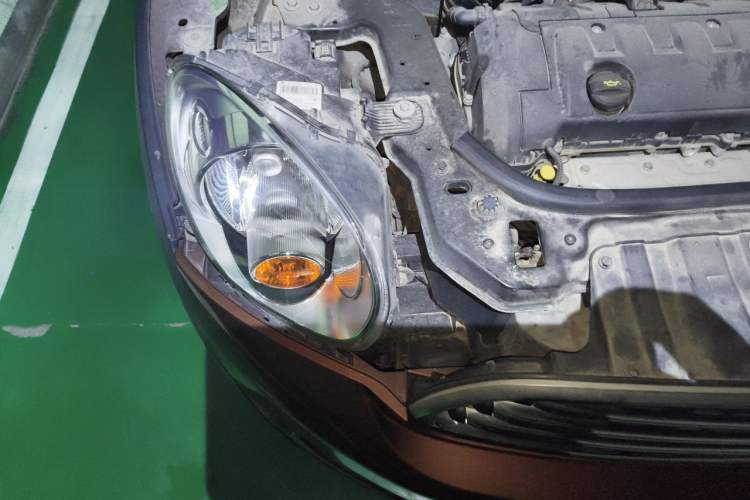 Used MINI Countryman 2011 1.6L ONE Engine Bay Right