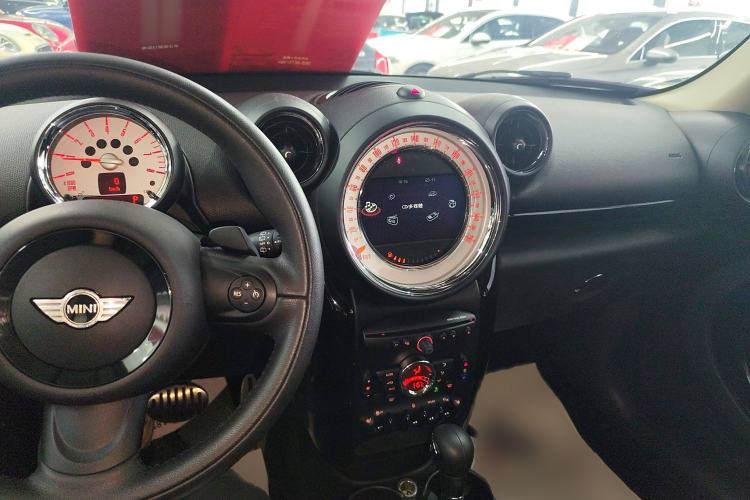 Used MINI Countryman 2011 1.6T COOPER S ALL4 5-seater model Interior 2
