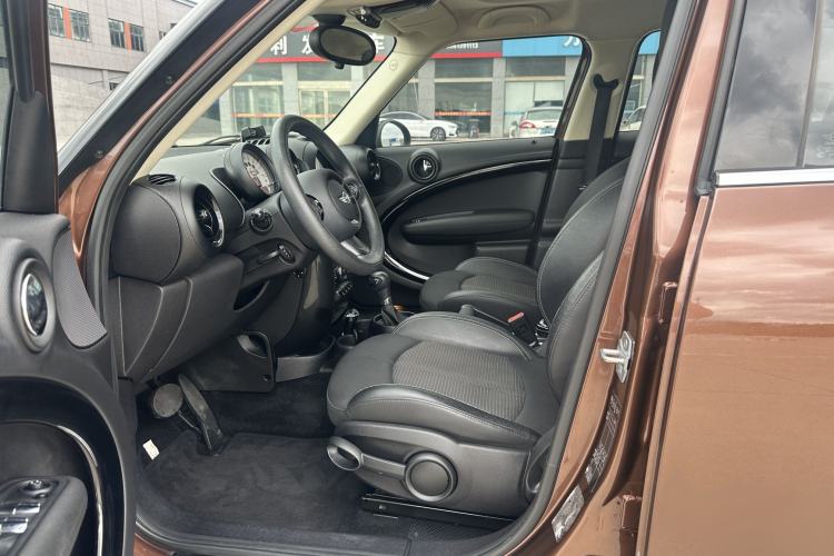 Used MINI Countryman 2011 1.6L COOPER Fun Interior 2