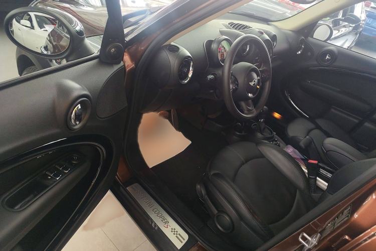 Used MINI Countryman 2011 1.6T COOPER S ALL4 5-seater model Interior 3