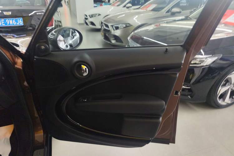 Used MINI Countryman 2011 1.6T COOPER S ALL4 5-seater model Interior 5