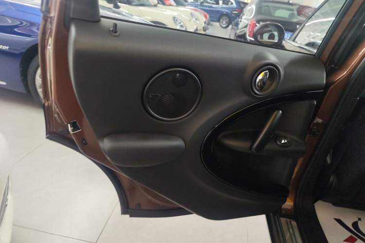 Used MINI Countryman 2011 1.6T COOPER S ALL4 5-seater model Interior 8