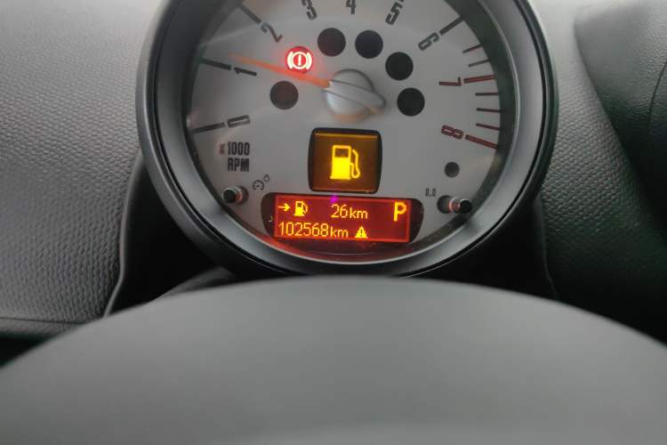 Used MINI Countryman 2011 1.6L COOPER Fun Odometer Close Up