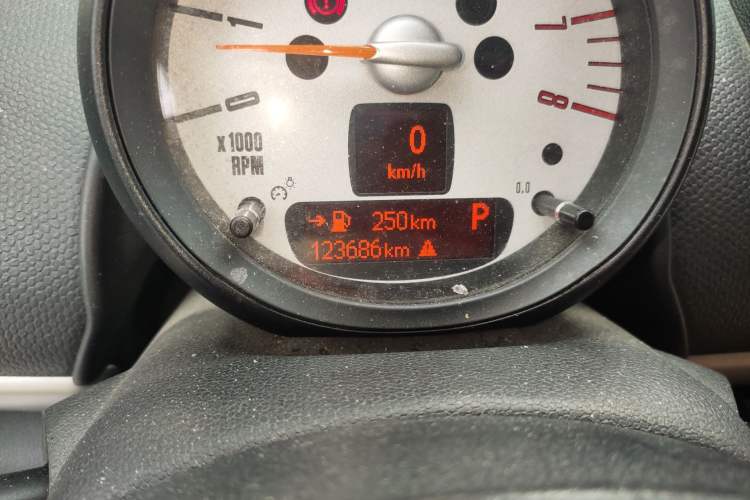 Used MINI Countryman 2011 1.6L COOPER Fun Odometer Close Up
