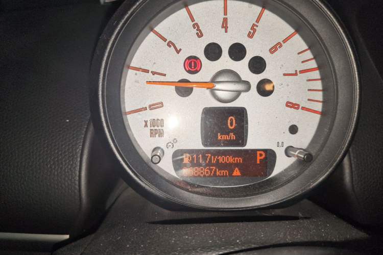 Used MINI Countryman 2011 1.6L ONE Odometer Close Up