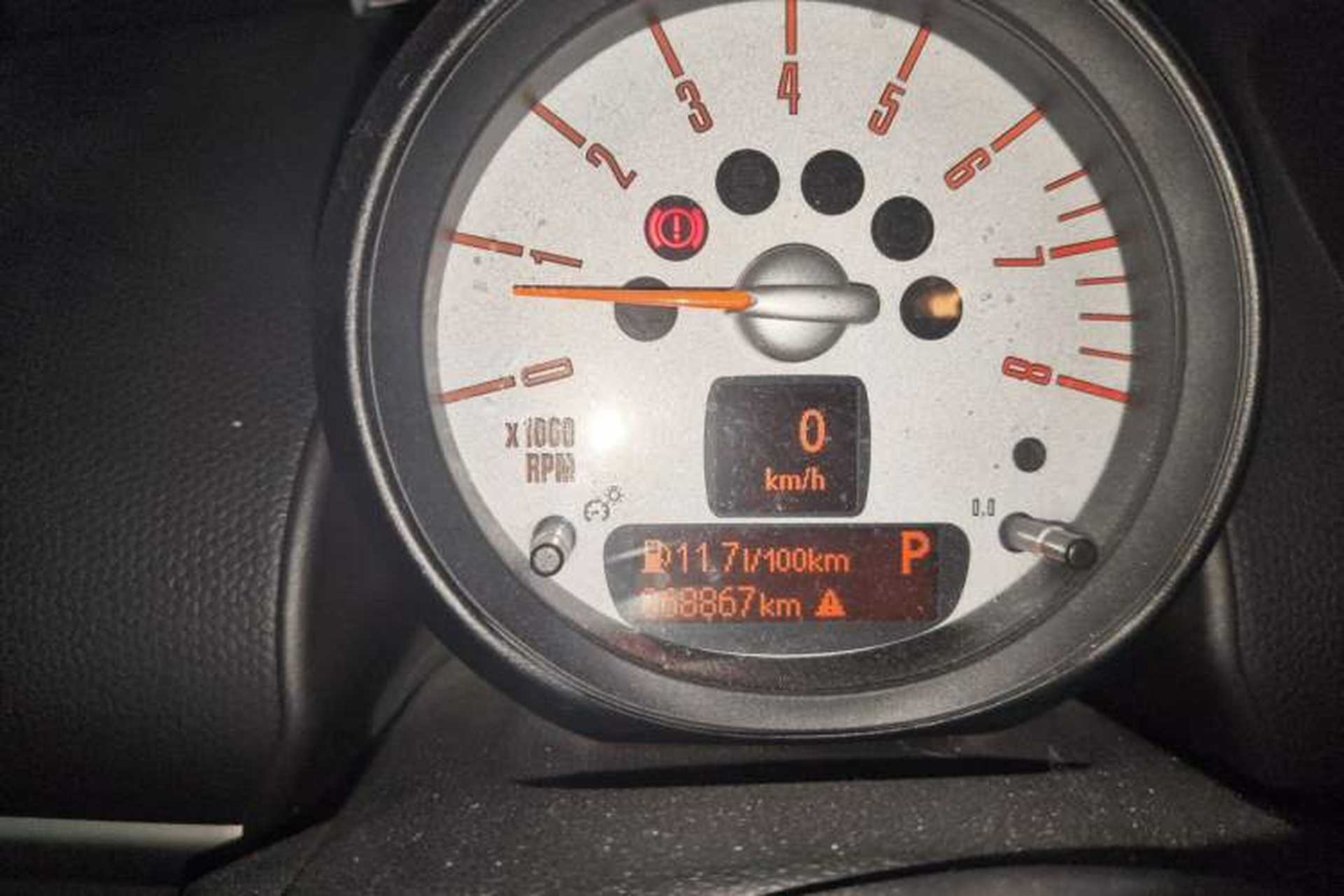 Used MINI Countryman 2011 1.6L ONE Odometer Close Up