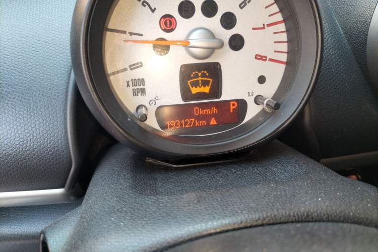 Used MINI Countryman 2011 1.6L COOPER Fun Odometer Close Up