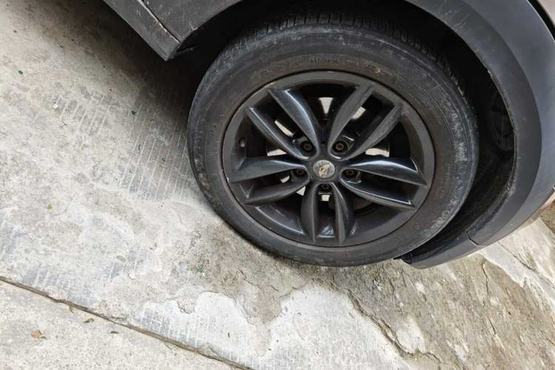 Used MINI Countryman 2011 1.6L COOPER Fun Right Front Wheel Hub
