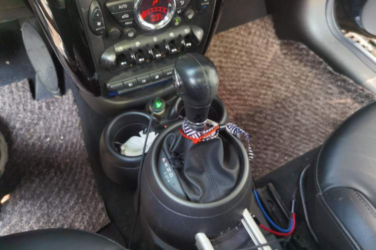 Used MINI Countryman 2011 1.6L COOPER Excitement Gear Lever