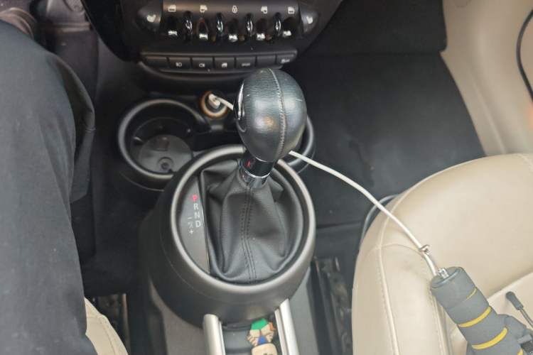 Used MINI Countryman 2011 1.6L COOPER Excitement Gear Lever