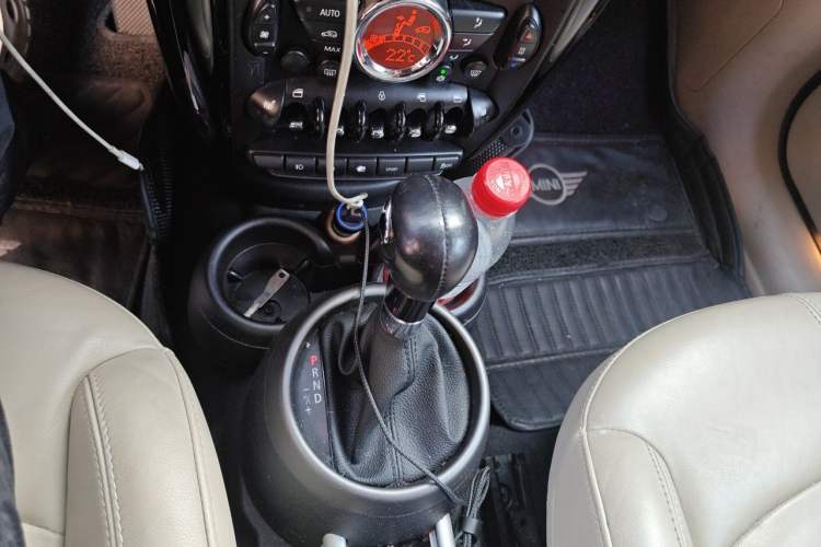 Used MINI Countryman 2011 1.6L COOPER Excitement Gear Lever