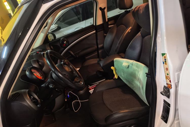 Used MINI Countryman 2011 1.6L COOPER Fun Left Front Seat