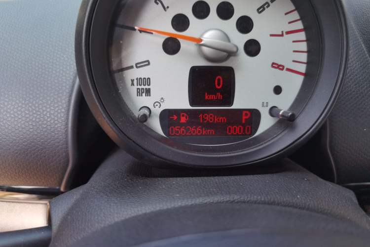 Used MINI Countryman 2011 1.6L COOPER Excitement Odometer Close Up