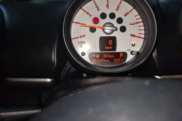Used MINI Countryman 2011 1.6L COOPER Fun Odometer Close Up