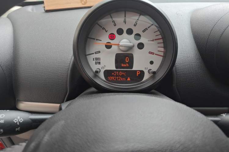 Used MINI Countryman 2011 1.6L COOPER Fun Odometer Close Up
