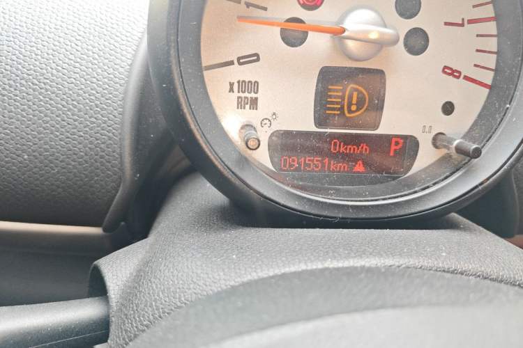 Used MINI Countryman 2011 1.6L ONE Odometer Close Up