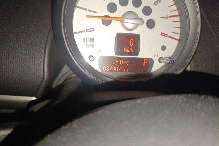Used MINI Countryman 2011 1.6L COOPER Fun Odometer Close Up