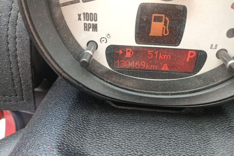 Used MINI Countryman 2011 1.6L COOPER Fun Odometer Close Up