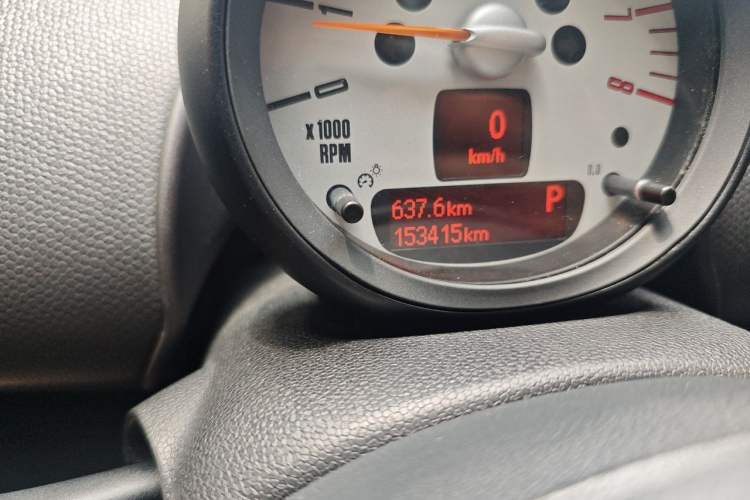 Used MINI Countryman 2011 1.6L ONE Odometer Close Up