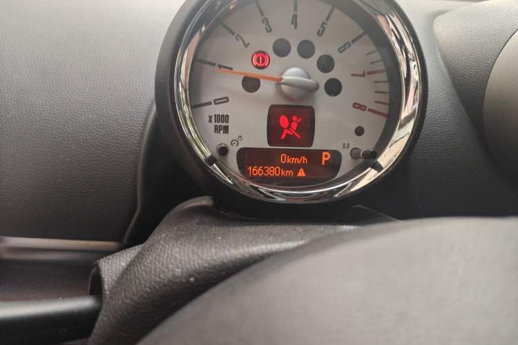 Used MINI Countryman 2011 1.6T COOPER S ALL4 Odometer Close Up