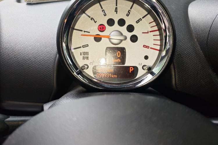 Used MINI Countryman 2011 1.6T COOPER S ALL4 Odometer Close Up