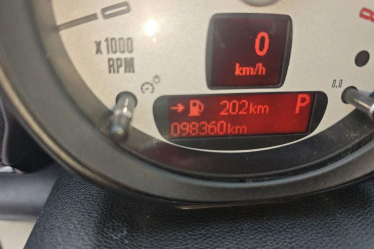 Used MINI Countryman 2011 1.6L COOPER Excitement Odometer Close Up