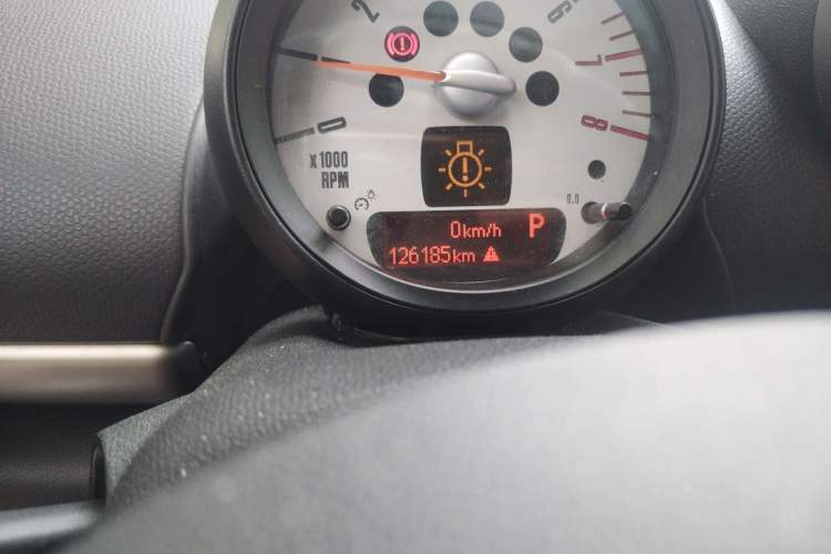 Used MINI Countryman 2011 1.6L COOPER Fun Odometer Close Up