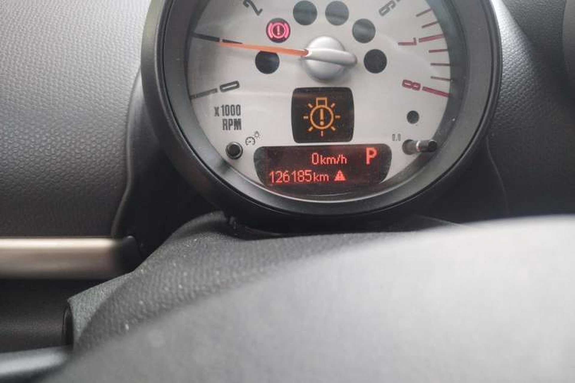 Used MINI Countryman 2011 1.6L COOPER Fun Odometer Close Up
