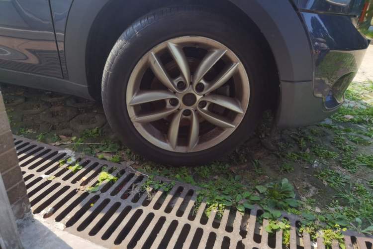 Used MINI Countryman 2011 1.6L COOPER Excitement Right Front Wheel Hub