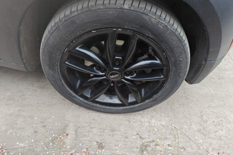 Used MINI Countryman 2011 1.6L COOPER Fun Right Front Wheel Hub
